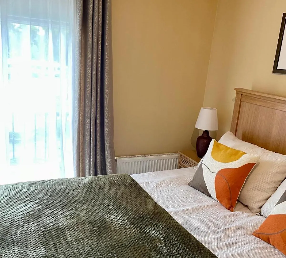 3 Bed House Near York Centre With Off Road Parking Villa